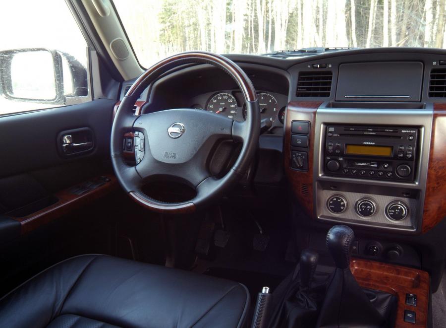  Nissan Patrol 5-Door 2004 года  (фото 19 из 20)
